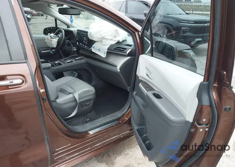 2022 Toyota Sienna Xle z USA, uszkodzony, nr VIN 5TDYRKEC4NS092922